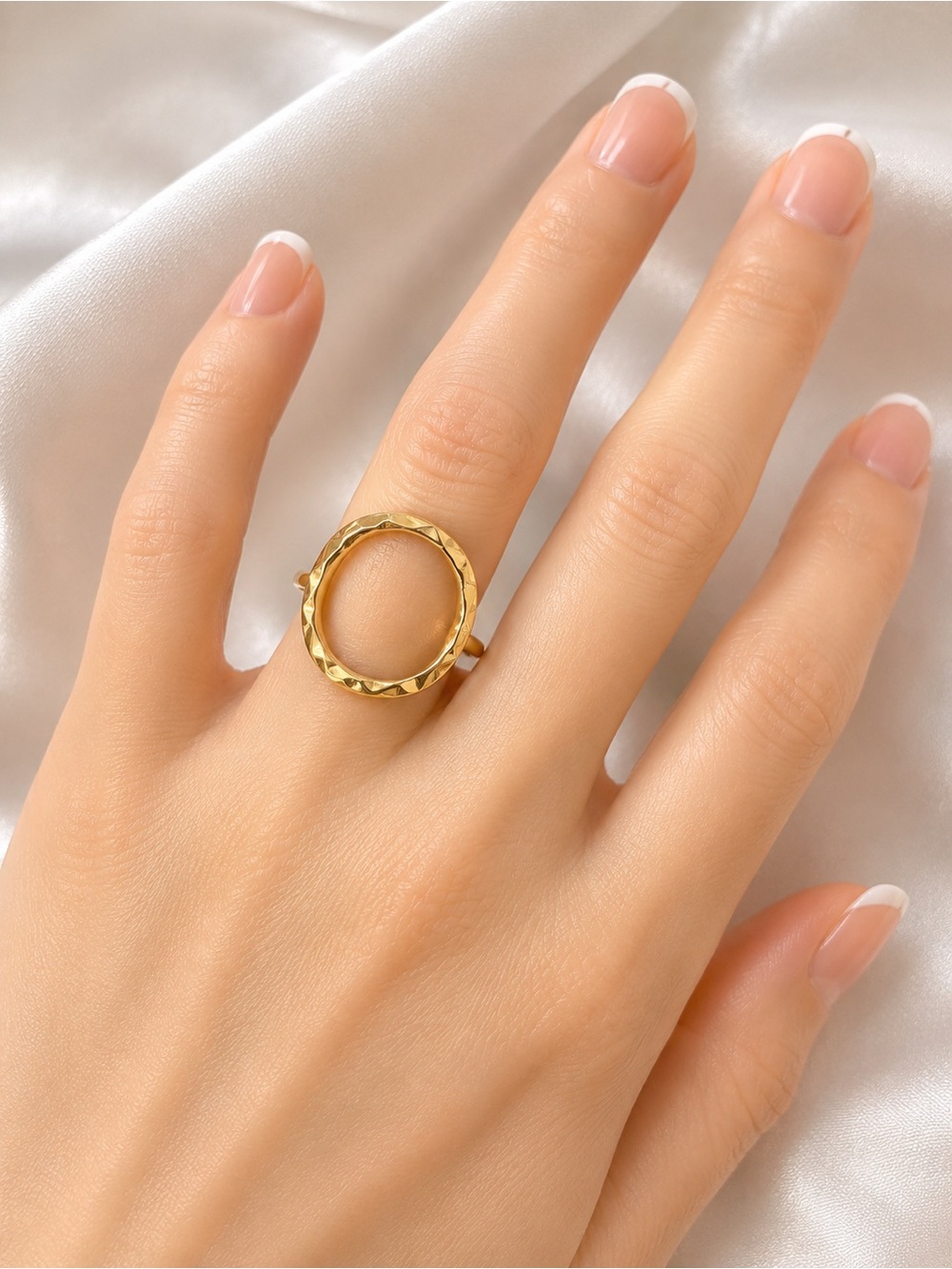 Gold-Tone Open Circle Ring Size 6 NWOT Boho minimalist